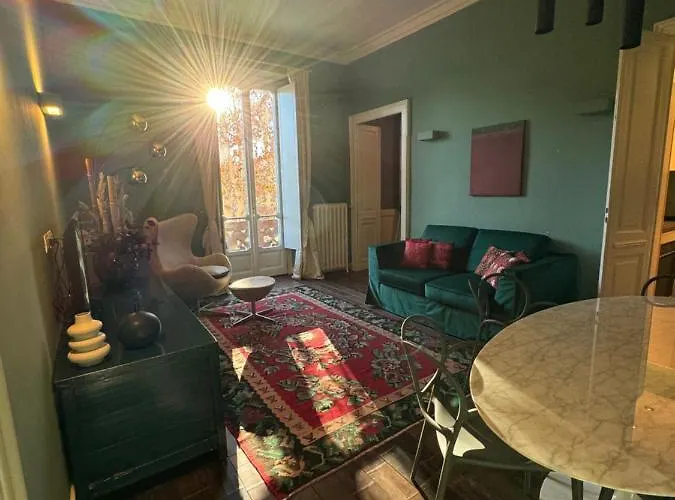 Elegant House, In The Center 都灵